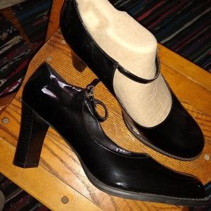Womans shoes size 11B .patent Leather